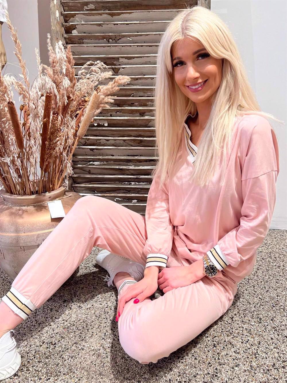 Celestine - Joggingdräkt med guldrandiga kanter